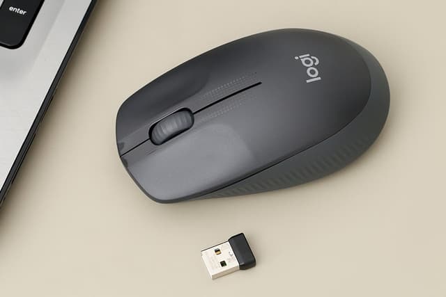 Chuột không dây Logitech M190 Đen